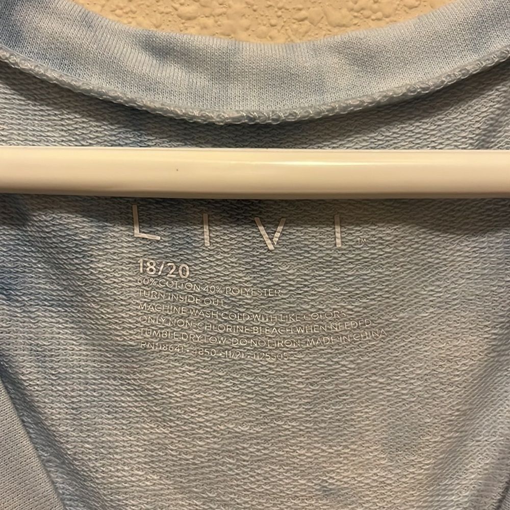 LIVI Crew-Neck Ruched-Side Tank - Picture 6 of 6